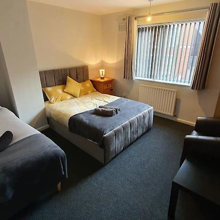 Contractors-City Centre-Parking-Sleeps 9 -Smart Tv, 2 Bathrooms! Coventry Exterior foto