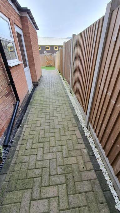 Contractors-City Centre-Parking-Sleeps 9 -Smart Tv, 2 Bathrooms! Coventry Exterior foto