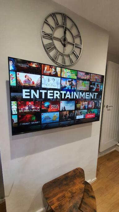 Contractors-City Centre-Parking-Sleeps 9 -Smart Tv, 2 Bathrooms! Coventry Exterior foto